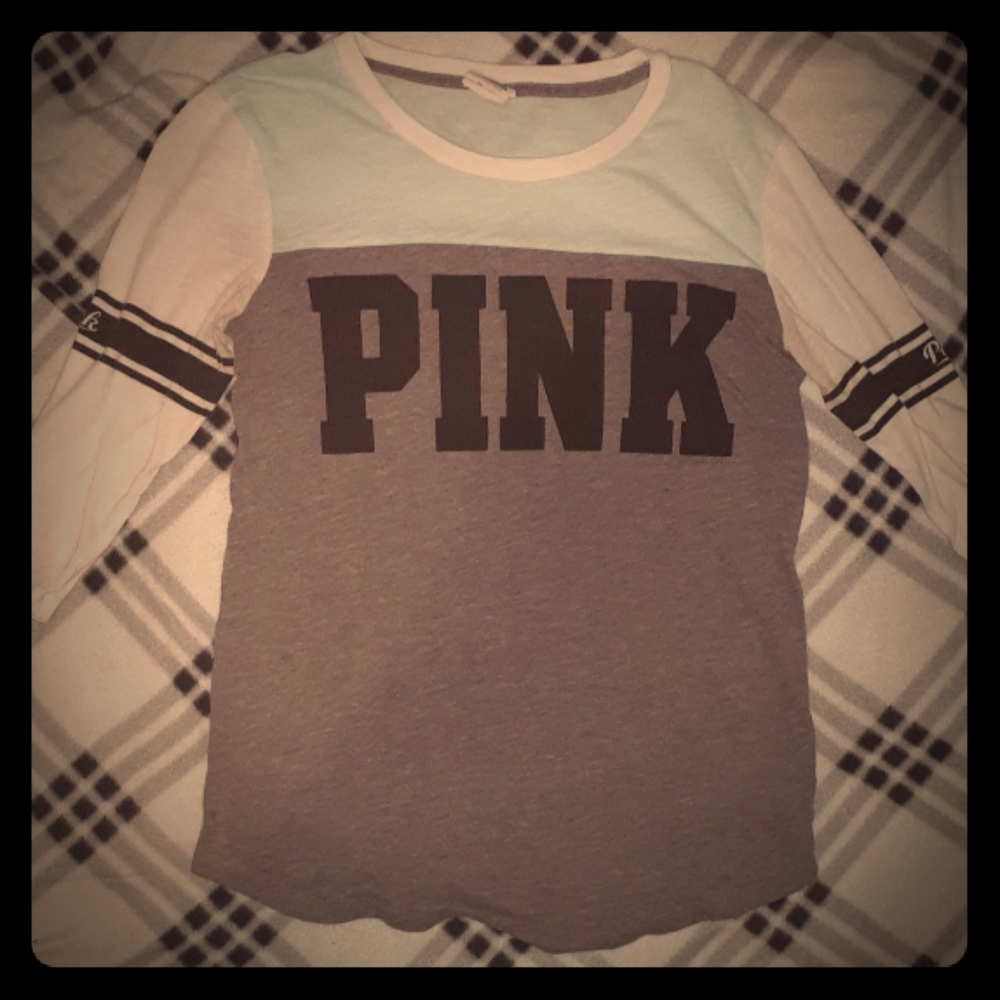 A elbow length shirt